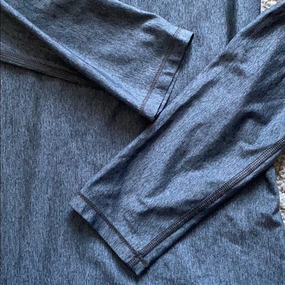 ✅ Under Armour Heat Gear Long Sleeve Workout Top - Picture 4 of 6